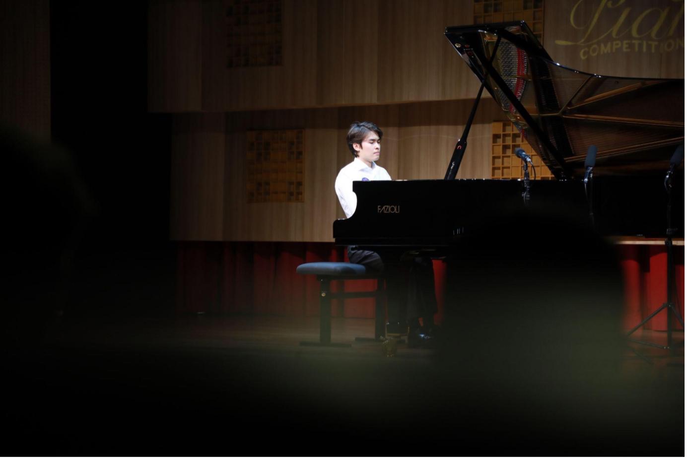 Các thí sinh sẽ thi đấu trực tiếp với đàn Fazioli F278 – một trong những thương hiệu Piano hàng đầu thế giới theo danh sách tác phẩm đăng ký. Các thí sinh sẽ thi đấu trực tiếp với đàn Fazioli F278 – một trong những thương hiệu Piano hàng đầu thế giới theo danh sách tác phẩm đăng ký.